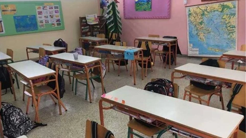 Υπουργείο Παιδείας: Δύο Σαββατοκύριακα το μήνα θα παραμένει «η τσάντα στο σχολείο»